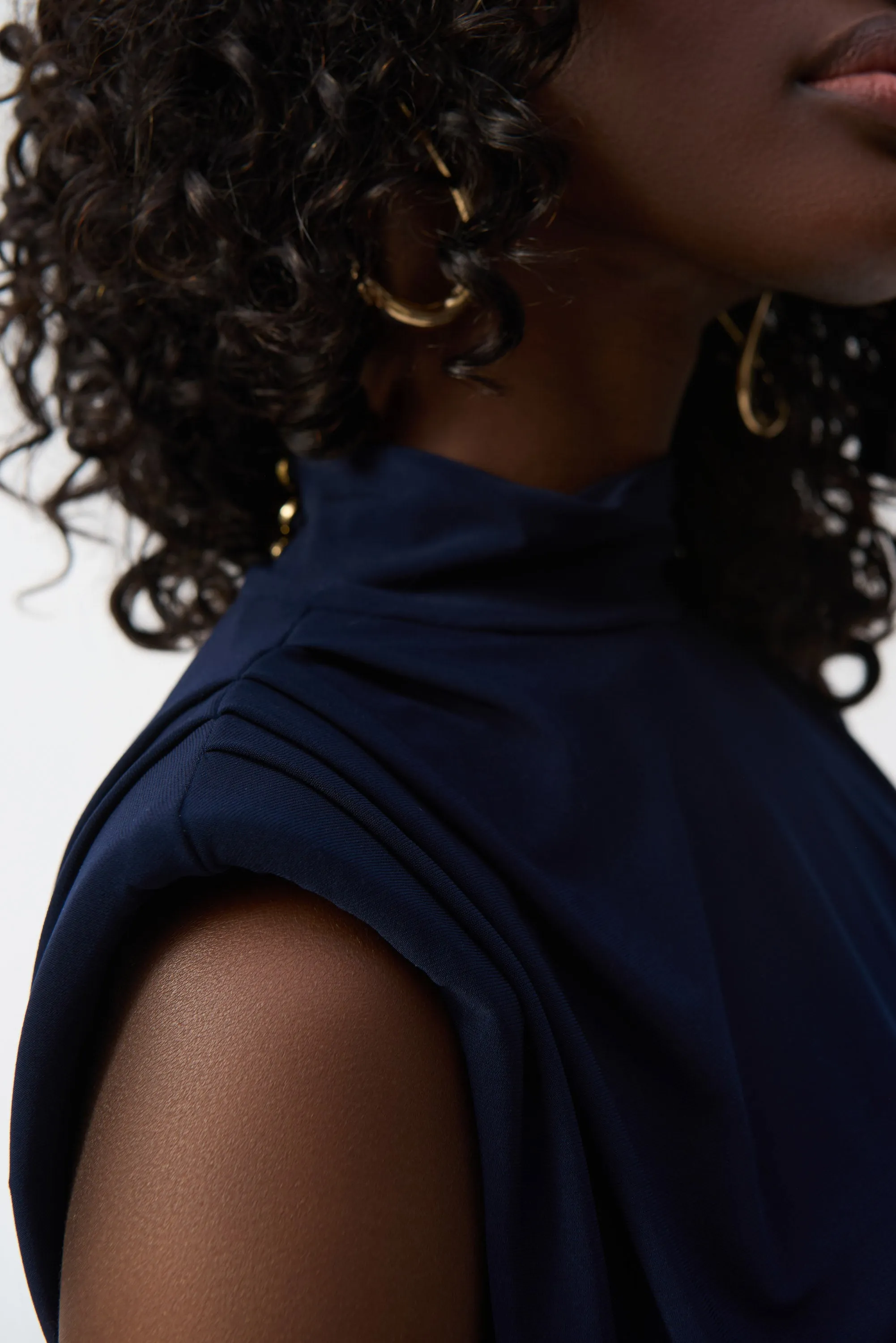 Structured Shouldered Sleeveless Top <span>251022<span>